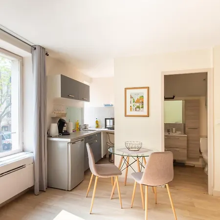 Le Creuzot, Proche De La Place Wilson *